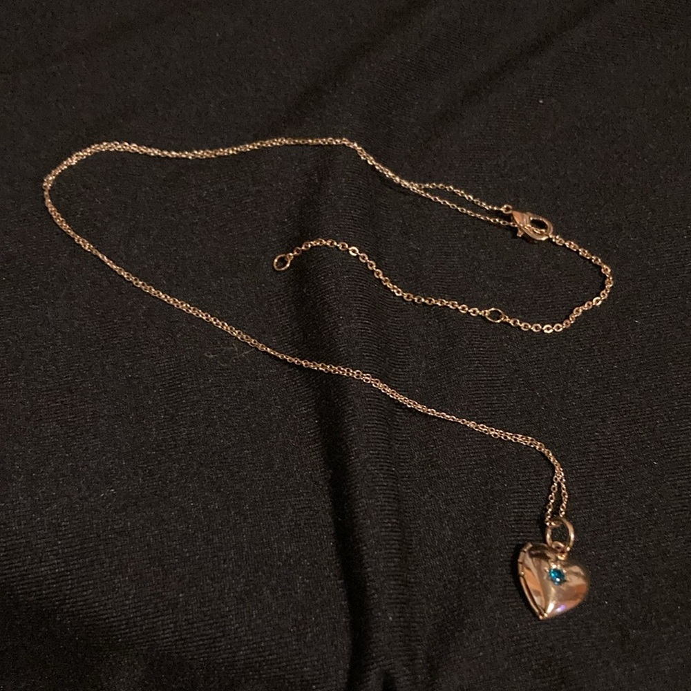NEW!! Tiny Delicate Gold Heart Locket - Picture 8 of 10